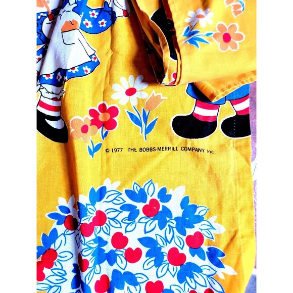 Raggedy Ann and Andy Bobbs Merrill 1977 Curtain and Valance and Flat Sheet Set - Picture 2 of 7